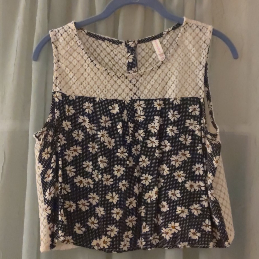Xhilaration Crochet Crop, size M